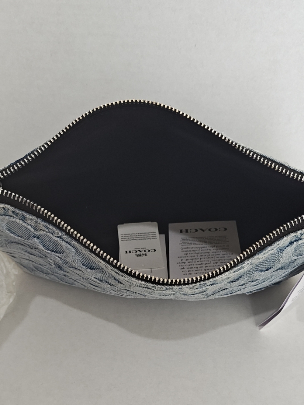 Coach Pouch In Loved Signature - Picture 5 of 8
